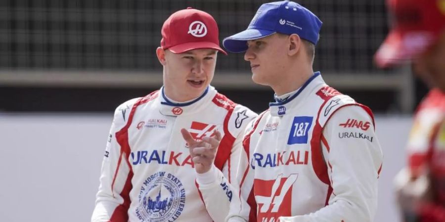Das Verhältnis von Mick Schumacher (r) und Nikita Masepin hat gelitten. Foto: James Gasperotti/ZUMA Wire/dpa