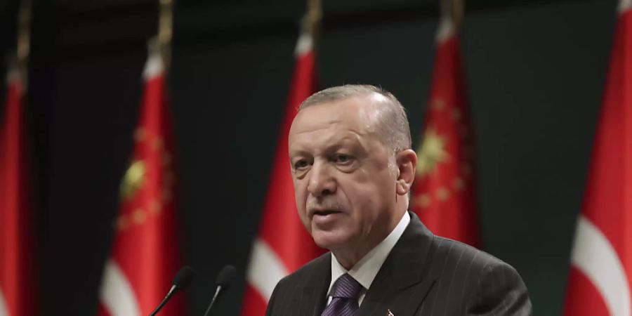 ARCHIV - Recep Tayyip Erdogan, Präsident der Türkei, spricht im Anschluss an eine Kabinettssitzung bei einer Pressekonferenz. Foto: --/Turkish Presidency/AP/dpa - ACHTUNG: Nur zur redaktionellen Verwendung und nur mit vollständiger Nennung des vorstehenden Credits