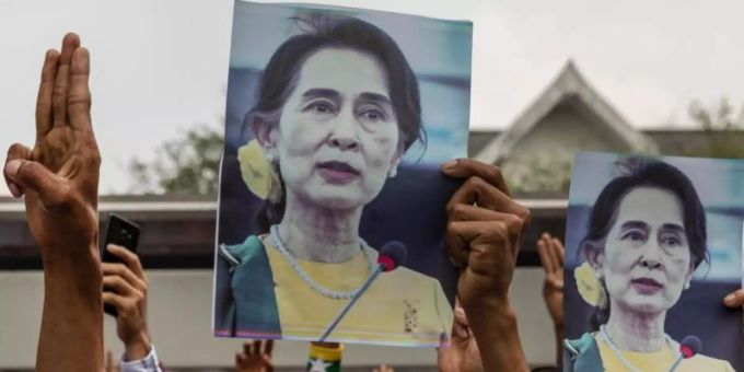 Bereits unter der Woche hatte es Demonstrationen für Aung San Suu Kyi gegeben, die inzwischen vor Gericht steht. Foto: Andre Malerba/ZUMA Wire/dpa Bereits unter der Woche hatte es Demonstrationen für Aung San Suu Kyi gegeben, die inzwischen vor Gericht steht. Foto: Andre Malerba/ZUMA Wire/dpa