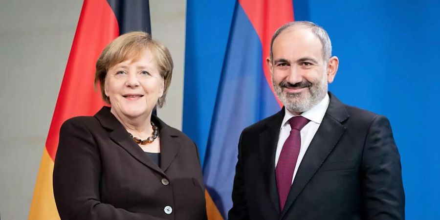 Die Partei von Nikol Paschinjan, Ministerpräsident von Armenien, liegt laut ersten Hochrechnungen bei den Parlamentswahlen in Armenien vorn. Im Bild: die deutsche Bundeskanzlerin Angela Merkel beim Besuch Paschinjan in Berlin am 13. Februar 2020