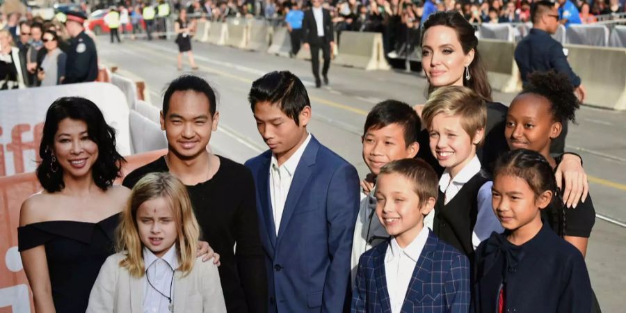 Angelina Jolie mit ihren Kindern beim Toronto Film Festival.