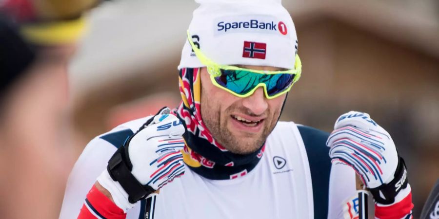 Petter Northug verzieht das Gesicht nach der Zieleinfahrt im Engadin Ski Marathon 2018