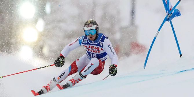 Loïc Meillard fährt in Val d'Isère die Piste herunter.