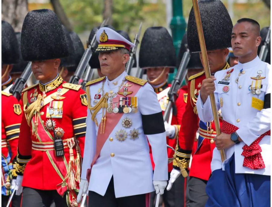 Der thailändische König an der Beerdigung seines geliebten Vaters, König Bhumibol im Oktober 2017.