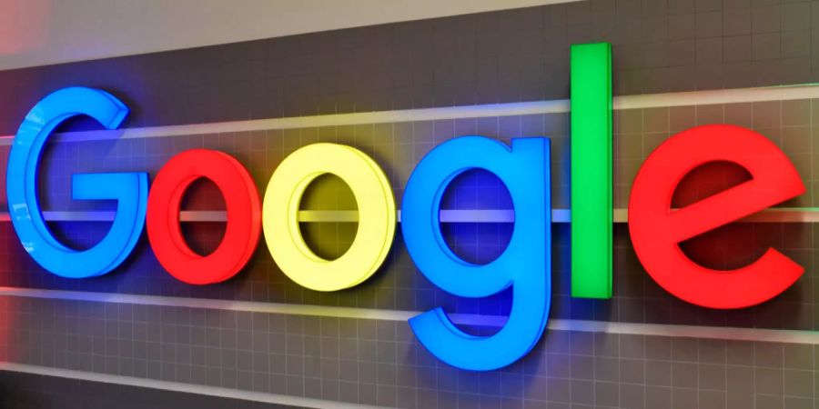 Das Google-Logo beim neuen Büro in der Sihlpost in Zürich.