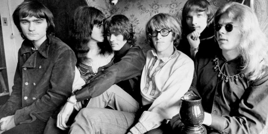 Das Bild vom Dezember 1968 zeigt die Rock Band Jefferson Airplane: Marty Balin, Grace Slick, Spencer Dryden, Paul Kantner, Jorma Kaukonen and Jack Casady (von links nach rechts).