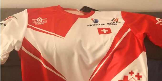 Auf dem Trikot des Schweizerischen eSport Verbands ist unter anderem Swisscom als Sponsor ersichtlich. Auf dem Trikot des Schweizerischen eSport Verbands ist unter anderem Swisscom als Sponsor ersichtlich.