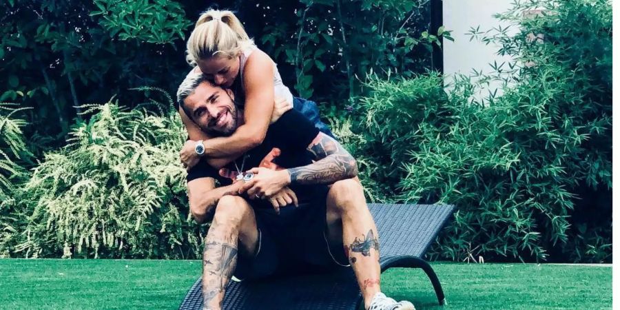 Lara Gut kuschelt mit Ehemann Valon Behrami.