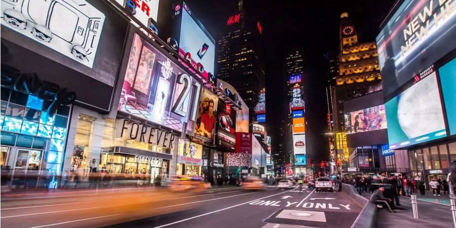 Der Times Square in New York am Abend.