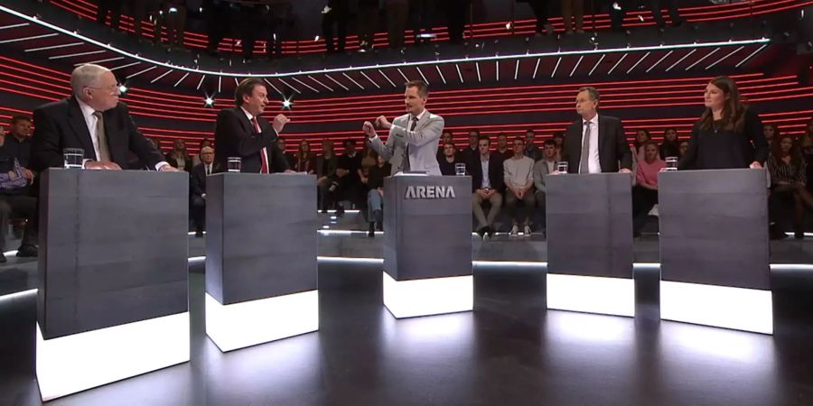 Die Arena am vergangenen Freitag: Alt-Bundesrat Christoph Blocher (l.), SP-Nationalrat und Gewerkschafter Corrado Pardini, Moderator Jonas Projer, FDP-Ständerat Philipp Müller und GLP-Nationalrätin Tiana Moser.