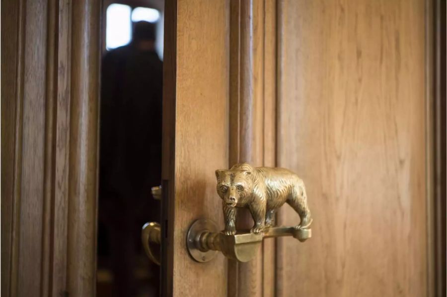 Türgriff in Form eines Bärs im Berner Ratshaus - Keystone