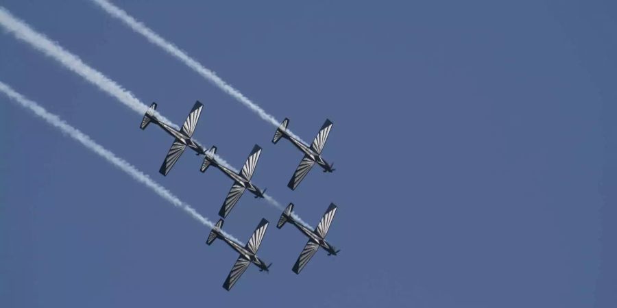 Die Kunstflugstaffel «Silver Falcons» der South African Air Force fliegt mit Pilatus PC-7 aus Schweizer Produktion.