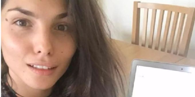 Model Stina Sanders zeigt sich ungeschminkt mit Morgenkaffee im Netz. Model Stina Sanders zeigt sich ungeschminkt mit Morgenkaffee im Netz.