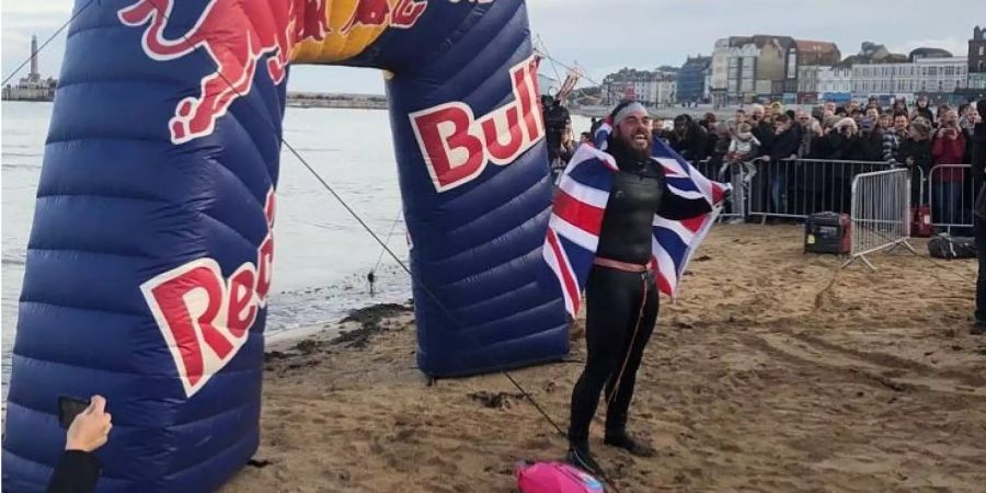 Nach 157 Tagen im Wasser: Ross Edgley am Tag seiner Ankunft.