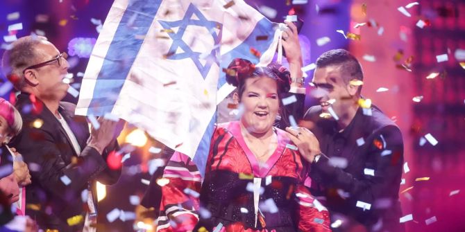 Die Sängerin Netta aus Israel freut sich beim Finale des 63. Eurovision Song Contest über ihren Sieg.