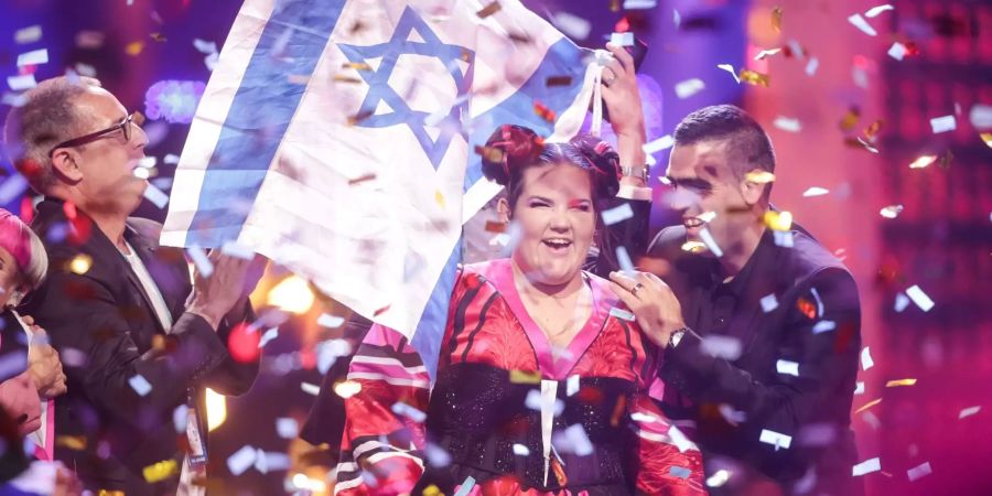 Die Sängerin Netta aus Israel freut sich beim Finale des 63. Eurovision Song Contest über ihren Sieg.