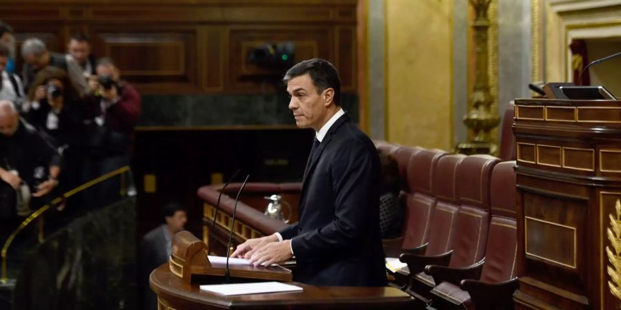 Pedro Sánchez, Ministerpräsident von Spanien, spricht auf einem Kongress.