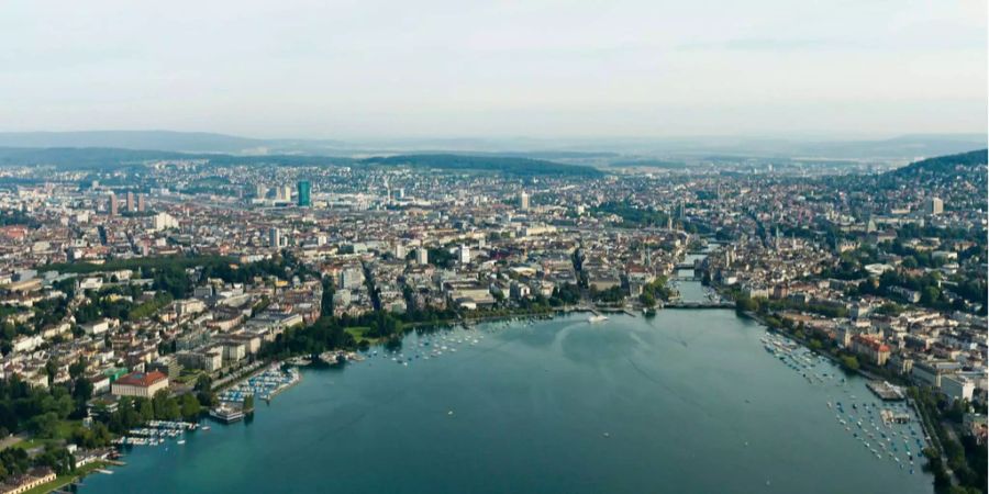 Die Stadt Zürich und das Seebecken.