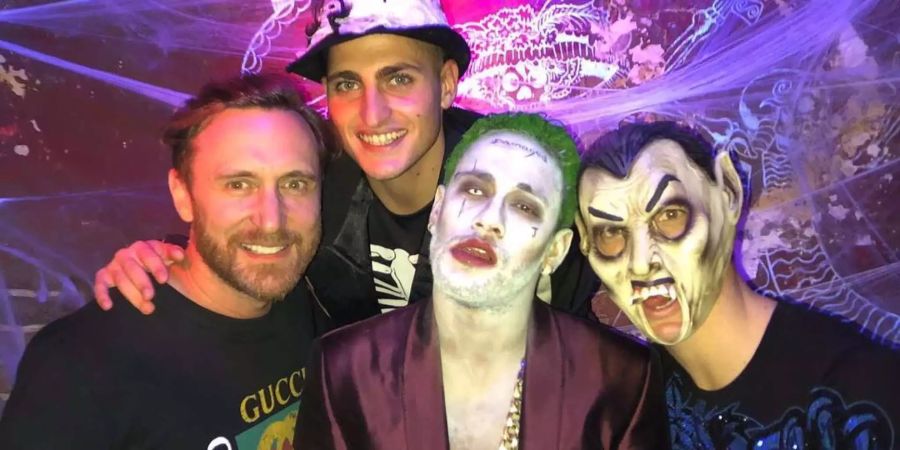 Gestern feierte Guetta (l.) Halloween mit den Fussballern Marco Verratti (2. v.l.)  und Neymar (3.v.l.)