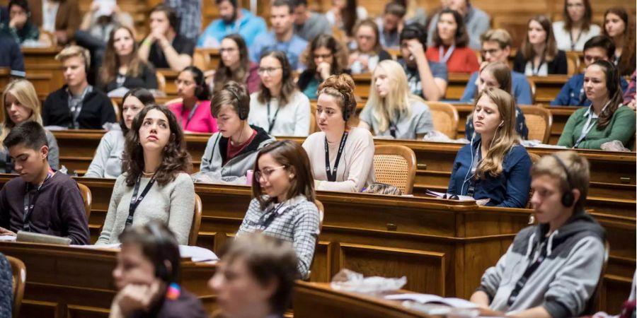 Jetzt spricht die Jugend! Während vier Tagen kommen die Jugend zu Wort und spricht im Bundeshaus über politische Angelegenheiten.