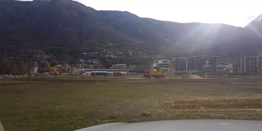 So schaut's zurzeit in Bellinzona aus: Der Knie ist nach Locarno weitergezogen.