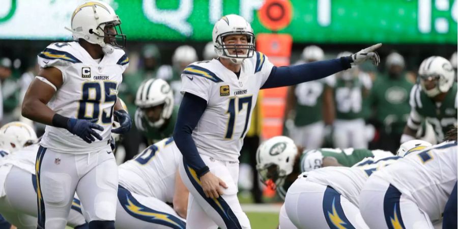 Philip Rivers und die Los Angeles Chargers erledigen ihre Pflichtaufgabe gegen die New York Jets und gewinnen unspektakulär mit 14:7. Damit wahren sie die minimen Playoff-Chancen. Denn: Um die Playoffs zu erreichen, müssen sie in der letzten Runde die Oakland Raiders besiegen, während sie gleichzeitig auf einen Sieg der Baltimore Ravens und auf eine Niederlage der Tennessee Titans hoffen müssen. Wird schwierig.