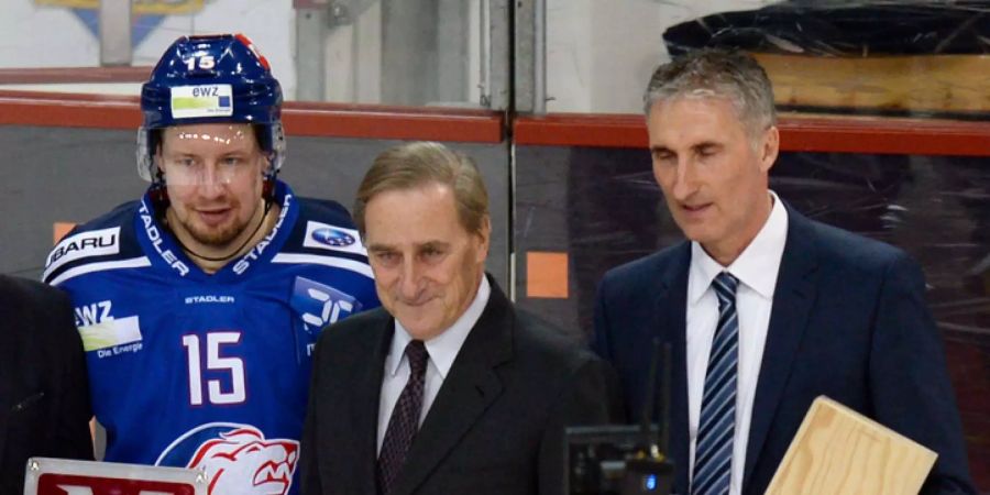 ZSC-Präsident Walter Frey (Mitte) mit Mathias Seger (.) und CEO Peter Zahner (r.).