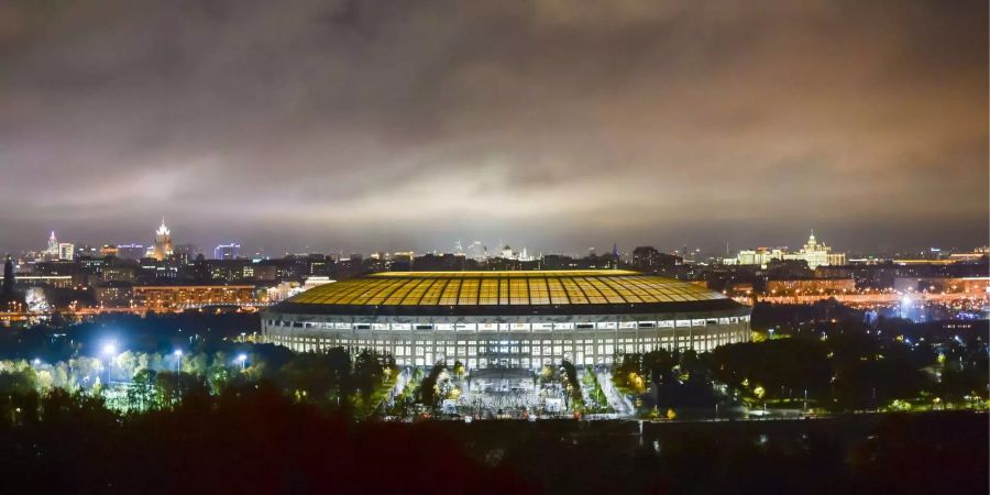 Die Arena wirkt auch von weitem topmodern.