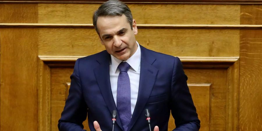 Kyriakos Mitsotakis hält eine Rede.