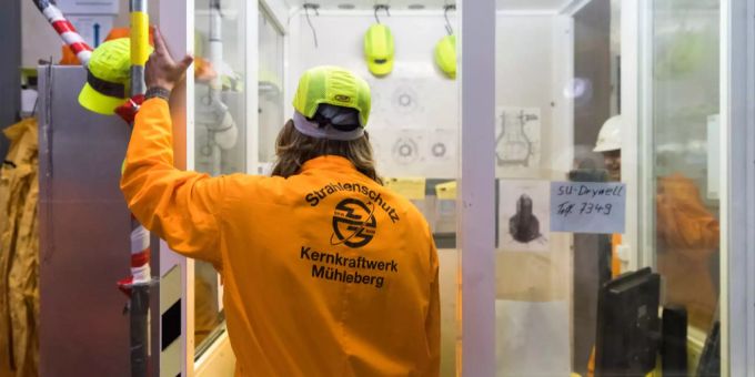 Das Kernkraftwerk Mühleberg wird am 20. Dezember 2019 stillgelegt. Vor dem letzten Betriebsjahr wurde die Produktion hochgefahren. Mitarbeiter des Kernkraftwerks Mühleberg.