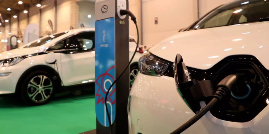 Ein Renault ZOE wird geladen.