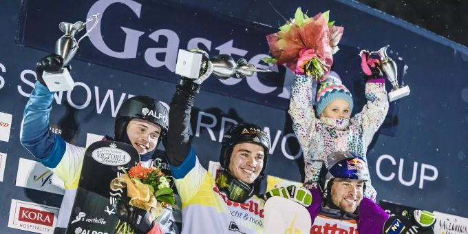 Dario Caviezel (SUI), Sieger Stefan Baumeister (GER), 3. Platz Benjamin Karl (AUT) mit Tochter Benina während der Siegerehrung des Parallel-Slaloms der Herren im Rahmen des FIS Snowboard Weltcup in Bad Gastein am Dienstag, 8. Januar 2019. Dario Caviezel, Stefan Baumeister und Benjamin Karl.