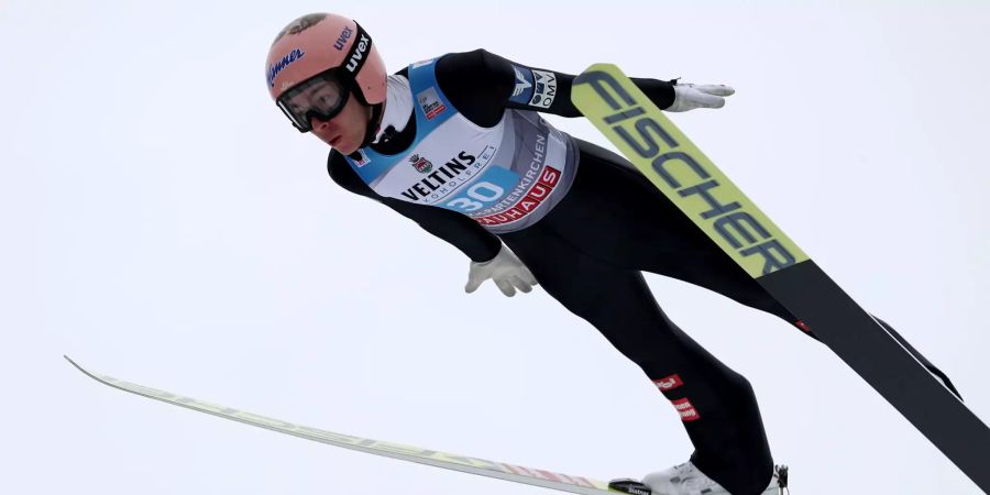 Stefan Kraft, Skispringer aus Österreich, springt im Training.