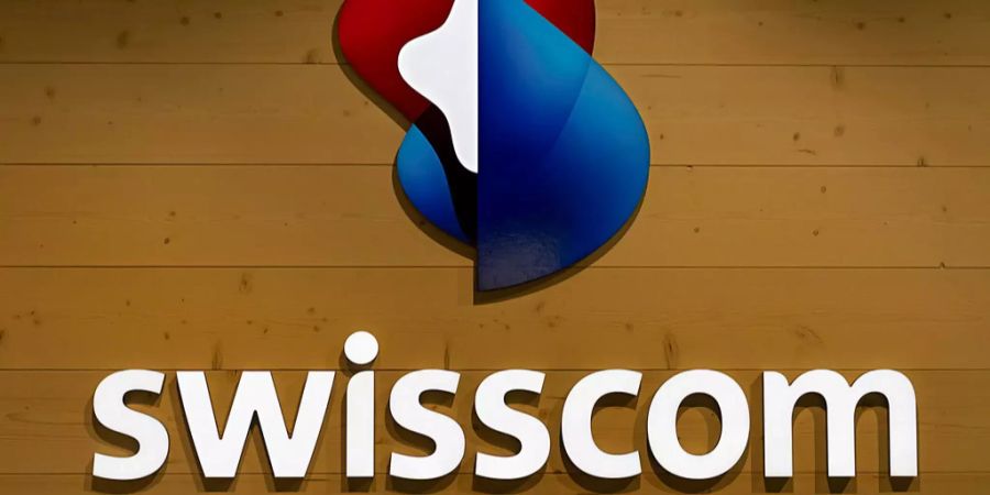 Das Swisscom-Logo im neuen House of Swisscom in Basel.