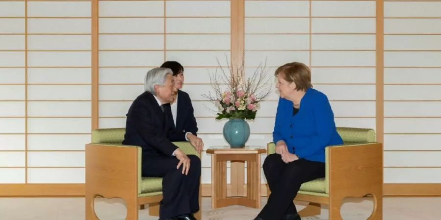 Merkel mit Kaiser Akihito