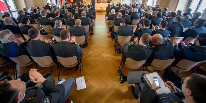 EU-Waffenrecht - Offiziere bringen Sicherheitspolitiker auf die Palme