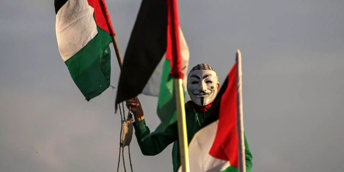 Mehrere Palästinenser wurden bei Zusammenstössen mit israelischen Soldaten getötet. Eine Demonstrant mit Maske.