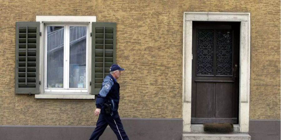 In Spreitenbach AG wurden drei Personen tot in Wohnung aufgefunden (Symbolbild).