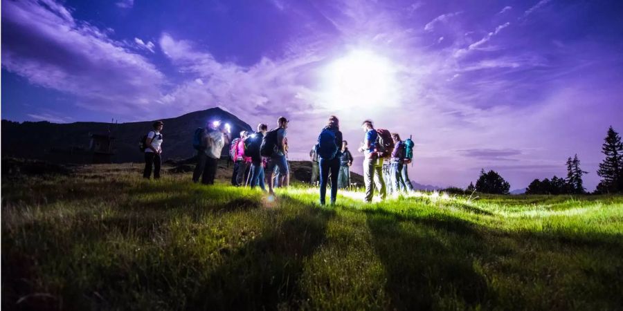 Im Mondschein werden auch dieses Jahr wieder hunderte Menschen auf Wanderschaft sein.