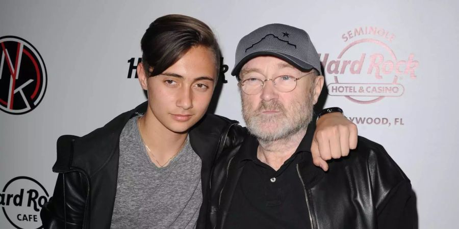 Phil Collins und sein Sohn Nicholas bei einer Vorstellung im Hard Rock Café.