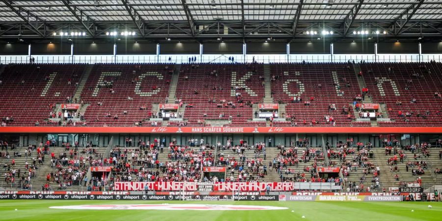 Die Südkurve im Stadion des 1. FC Köln.