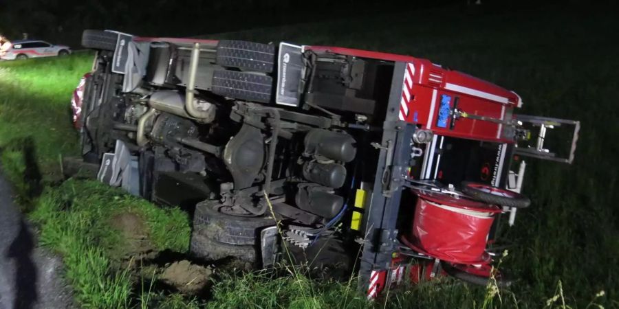 Das Fahrzeug musste abgeschleppt werden.