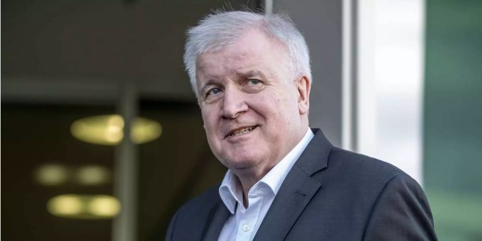 Horst Seehofer hat seinen «Masterplan» präsentiert. Horst Seehofer hat seinen «Masterplan» präsentiert.