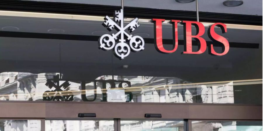 Das Logo der UBS beim Hauptsitz in Zürich.