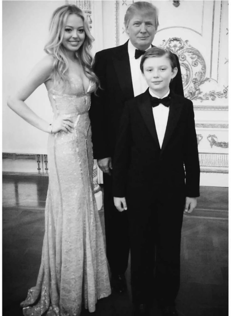 Tiffany Trump mit Vater Donald Trump und Stiefbruder Barron Trump