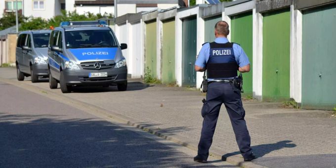 Ein Mann wurde lebensgefährlich verletzt. Ein Mann wurde lebensgefährlich verletzt.