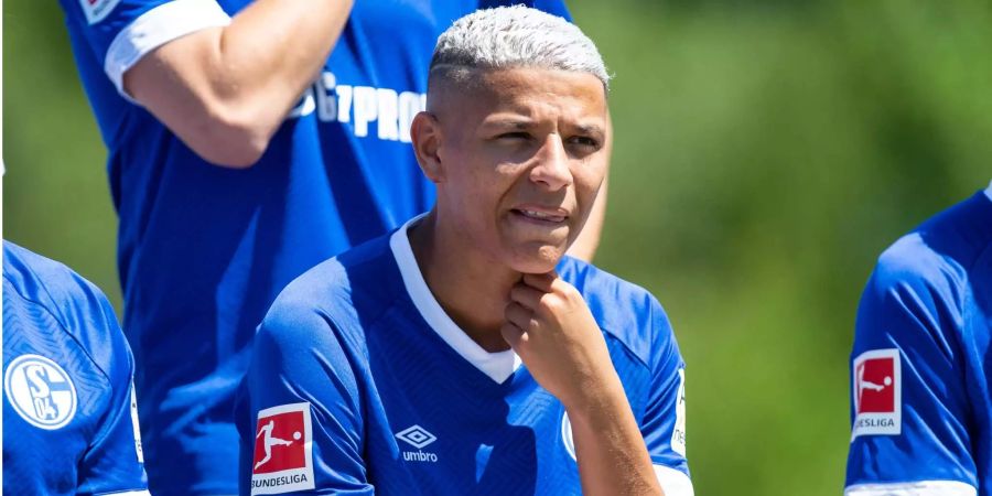 Schalkes Amine Harit beim offiziellen Fototermin der Gelsenkirchener.