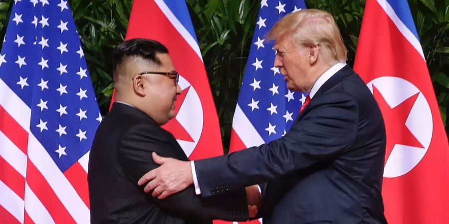 Donald Trump und Kim Jong Un haben sich am 12. Juni zu Verhandlungen getroffen.