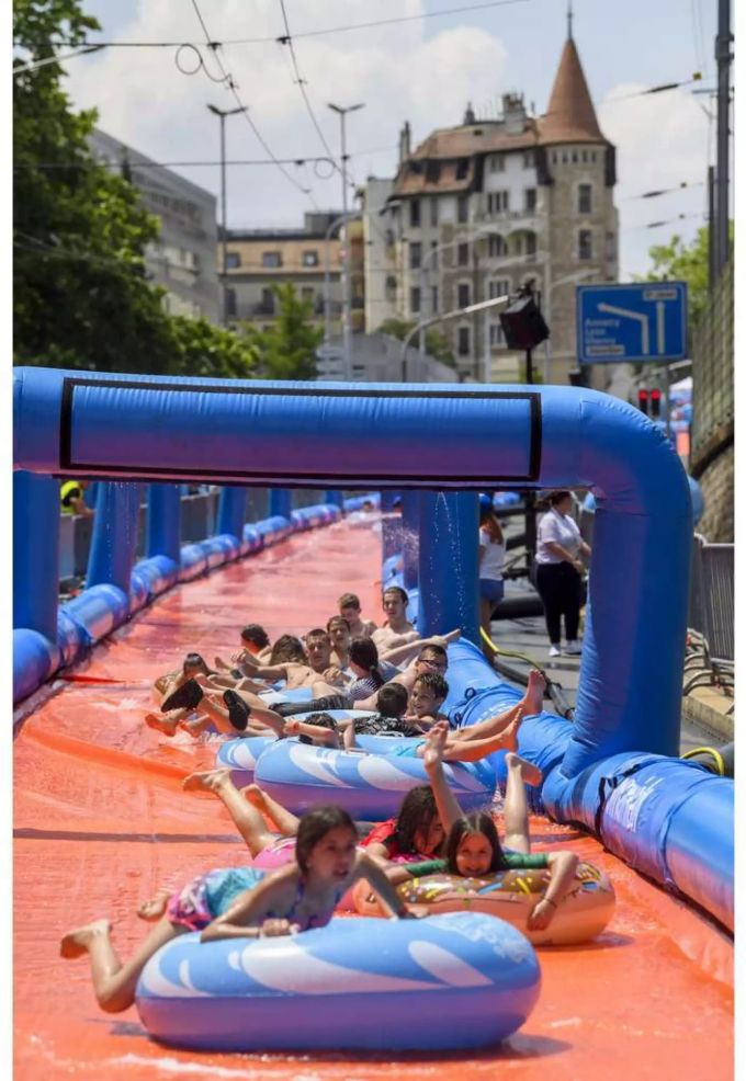 Wasserrutschbahn Genf - Keystone Wasserrutschbahn Genf - Keystone