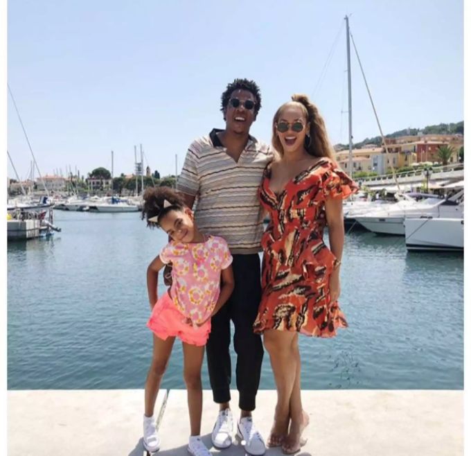 Definieren Familienferien neu: Beyoncé, Jay Z und Töchterchen Blue Ivy geben für eine Woche 1,4 Millionen Franken aus. Definieren Familienferien neu: Beyoncé, Jay Z und Töchterchen Blue Ivy geben für eine Woche 1,4 Millionen Franken aus.